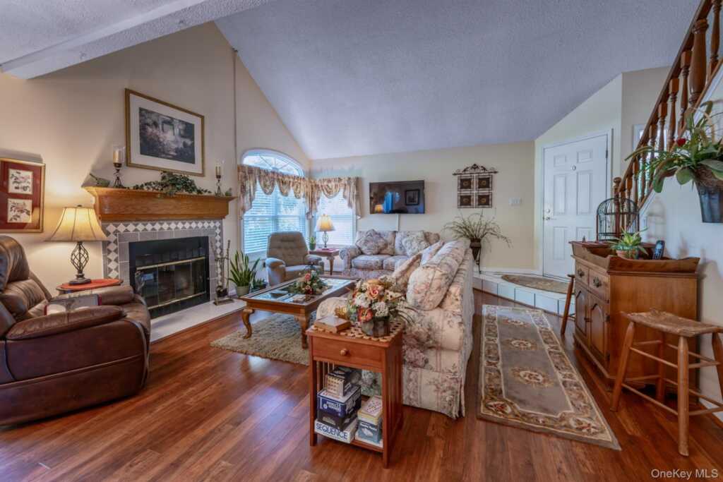 1 Cottonwood Circle, Saugerties, NY 12477 - Photo 7 of 50