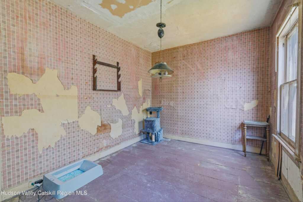 185 Washington Avenue, Saugerties, NY 12477 - Photo 20 of 35