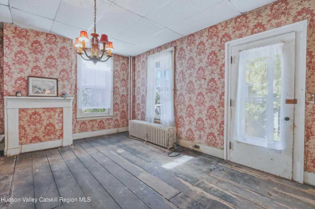 185 Washington Avenue, Saugerties, NY 12477 - Photo 6 of 35