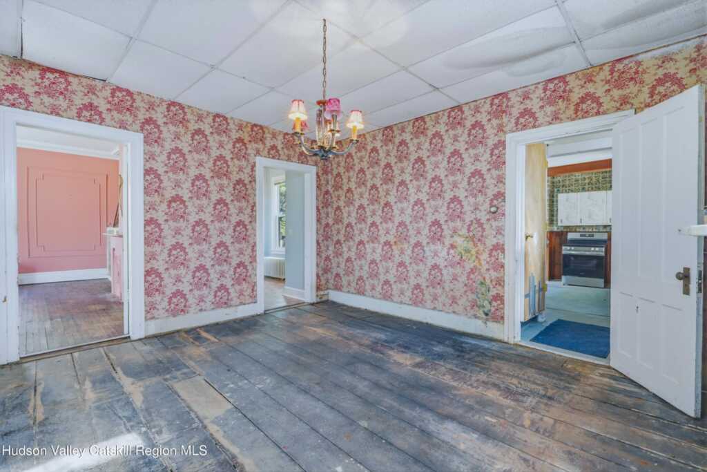 185 Washington Avenue, Saugerties, NY 12477 - Photo 7 of 35