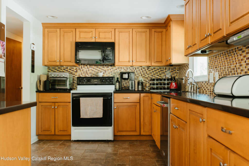 61 Primrose Hill Road, Rhinebeck, NY 12572 - Photo 6 of 24