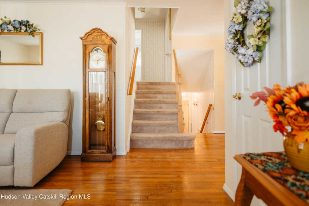 129 Southfield Street, Kingston, NY 12401 - Photo 7 of 37