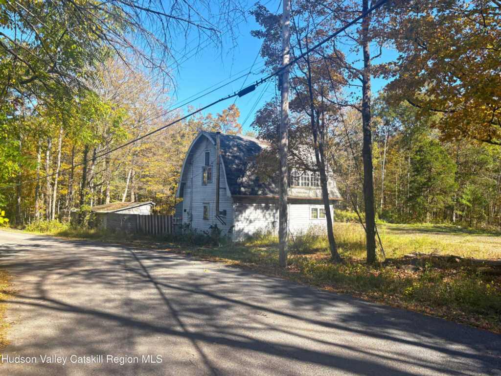 424 High Falls Road, Saugerties, NY 12477 - Photo 2 of 20