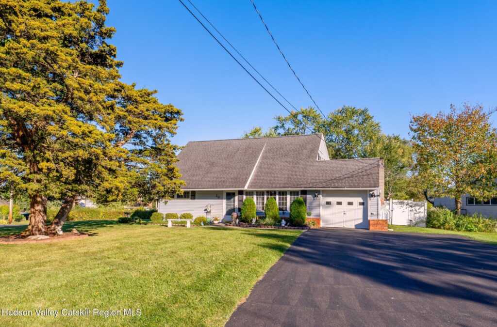 20 Meadowbrook Drive, Kingston, NY 12401