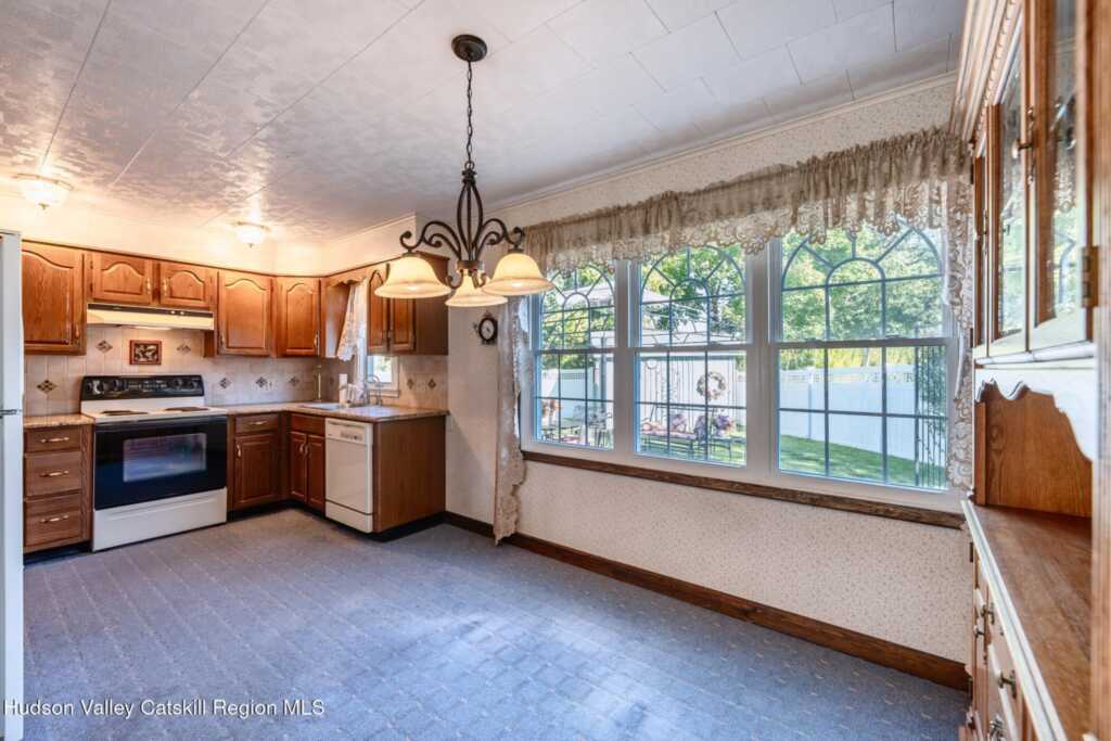 20 Meadowbrook Drive, Kingston, NY 12401 - Photo 7 of 34