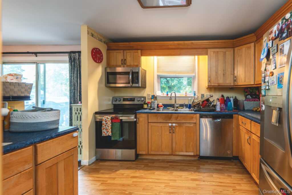41 Hillcrest Avenue, Kingston, NY 12401 - Photo 11 of 34