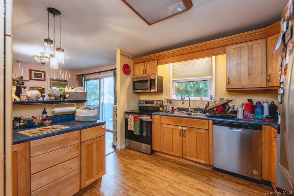 41 Hillcrest Avenue, Kingston, NY 12401 - Photo 12 of 34