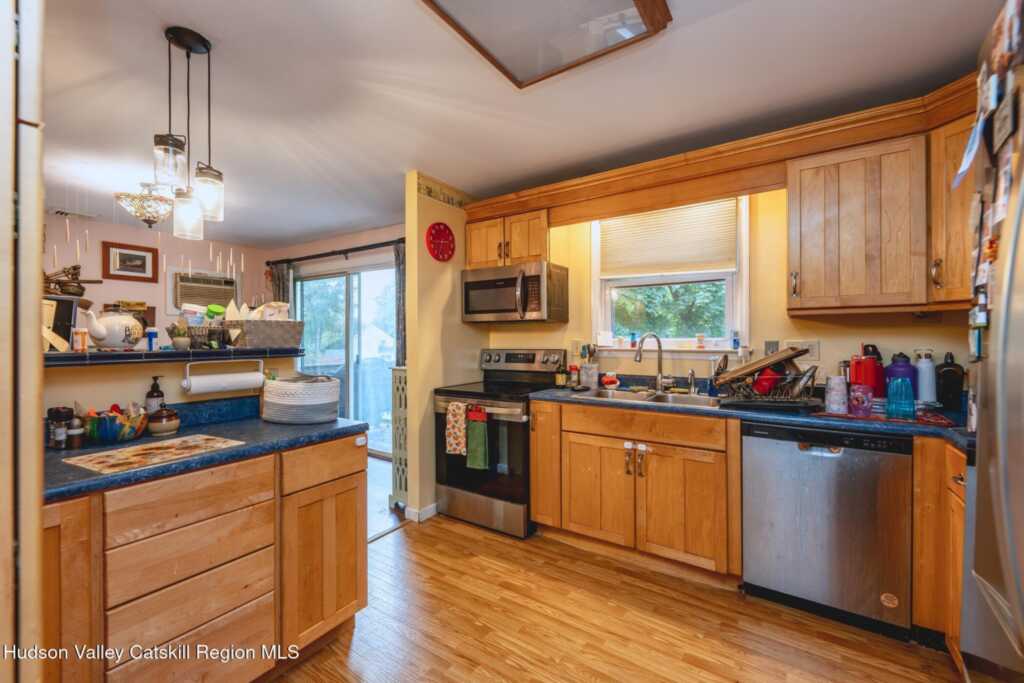 41 Hillcrest Avenue, Kingston, NY 12401 - Photo 11 of 34