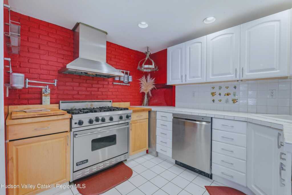 10 Manorville Road, Saugerties, NY 12477 - Photo 9 of 34