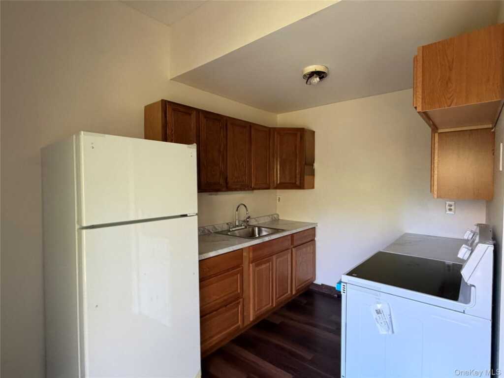 165 Ulster Avenue, Unit #6, Saugerties, NY 12477 - Photo 4 of 11