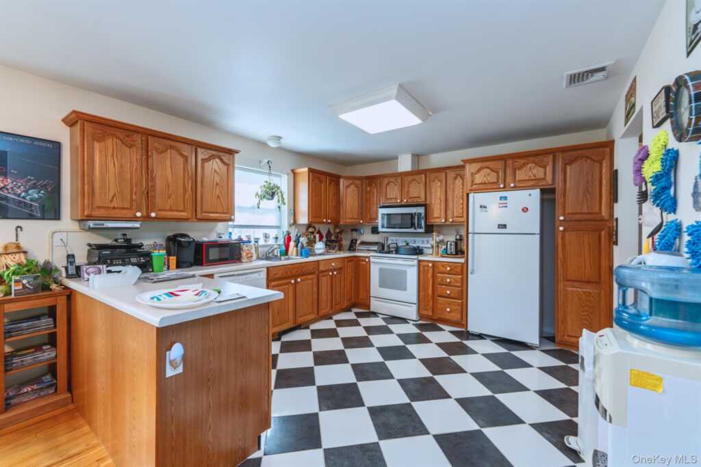 42 Colonial Drive, Rosendale, NY 12486 - Photo 12 of 47