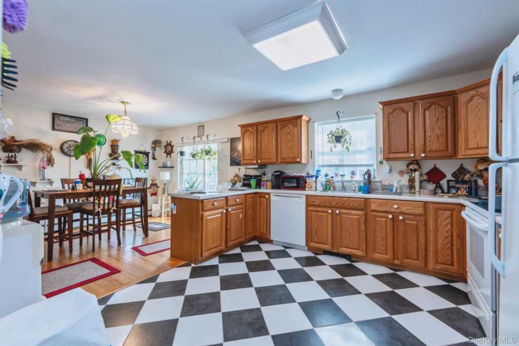 42 Colonial Drive, Rosendale, NY 12486 - Photo 14 of 47
