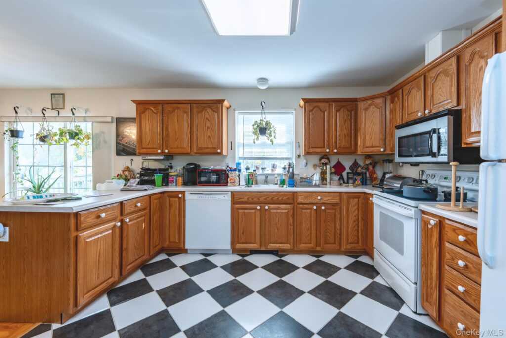 42 Colonial Drive, Rosendale, NY 12486 - Photo 15 of 47