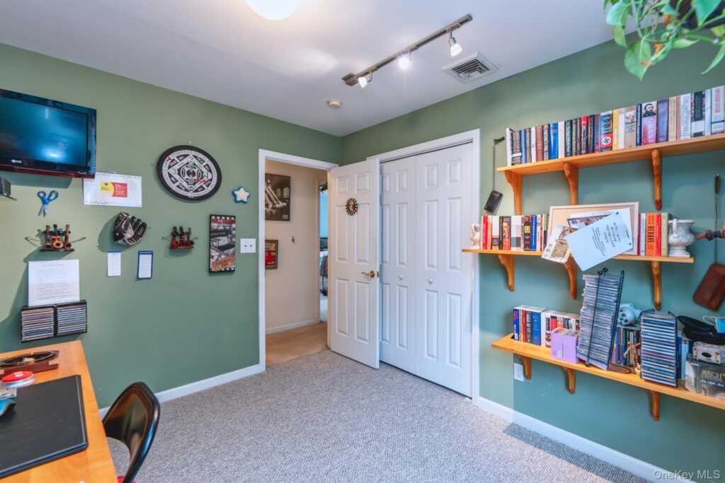 42 Colonial Drive, Rosendale, NY 12486 - Photo 18 of 47