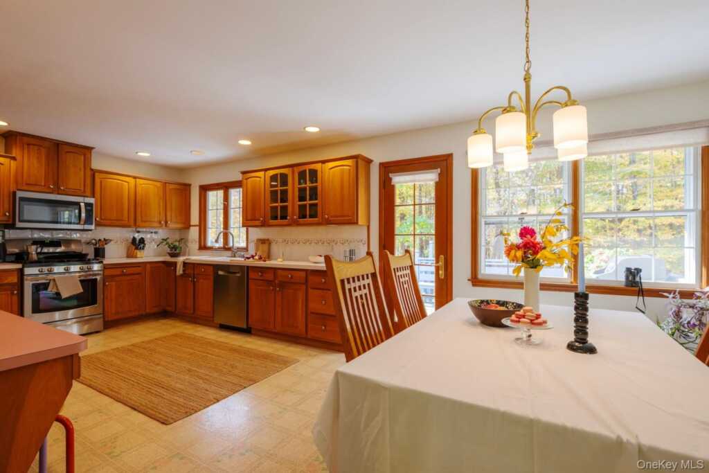 7 Birch Street, Hurley, NY 12491 - Photo 9 of 29