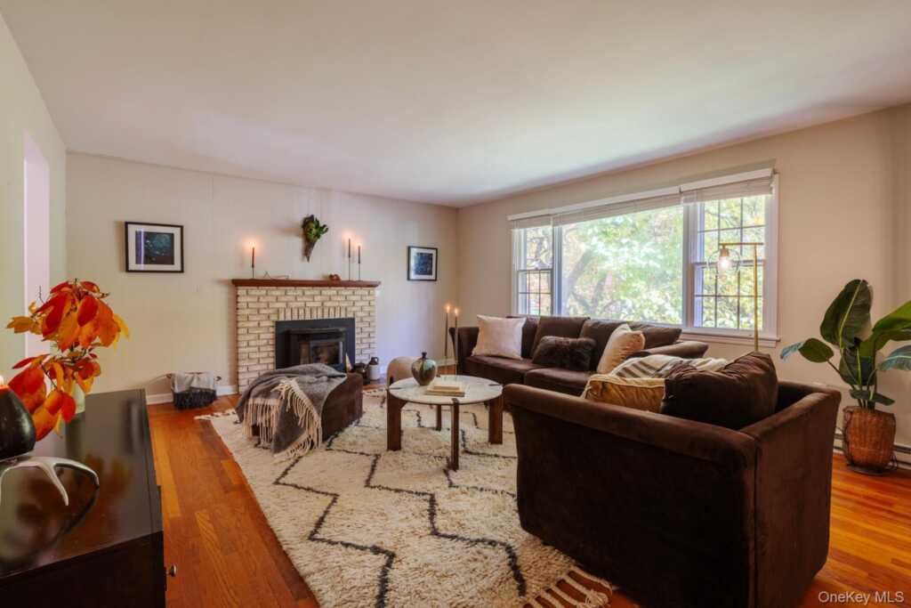 7 Birch Street, Hurley, NY 12491 - Photo 4 of 29