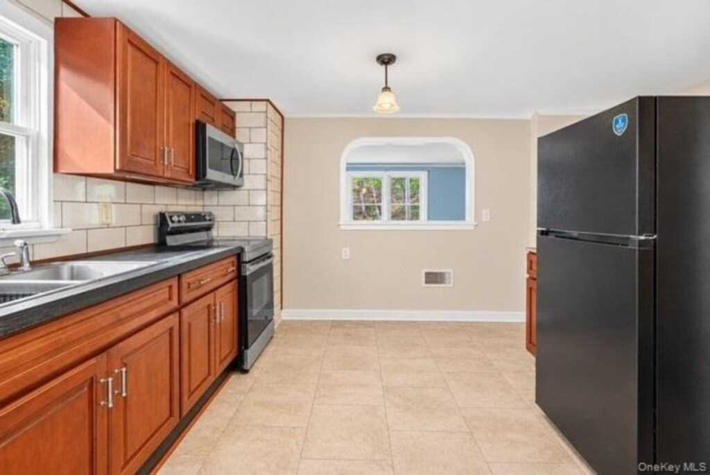 28 Hudson Street, Kingston, NY 12401 - Photo 5 of 27