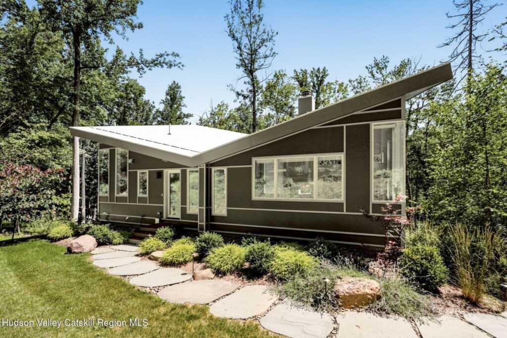 780 Oakwood Circle, Stone Ridge, NY 12484