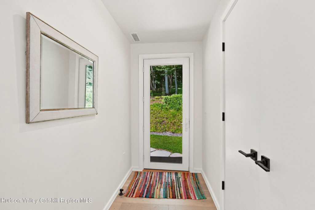 780 Oakwood Circle, Stone Ridge, NY 12484 - Photo 5 of 38