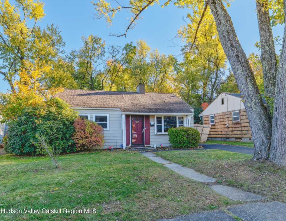32 Browning Terrace, Kingston, NY 12401 - Photo 2 of 23