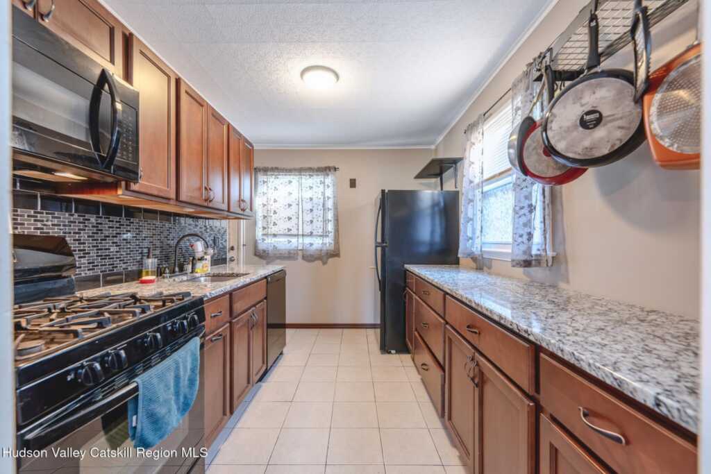 32 Browning Terrace, Kingston, NY 12401 - Photo 8 of 23