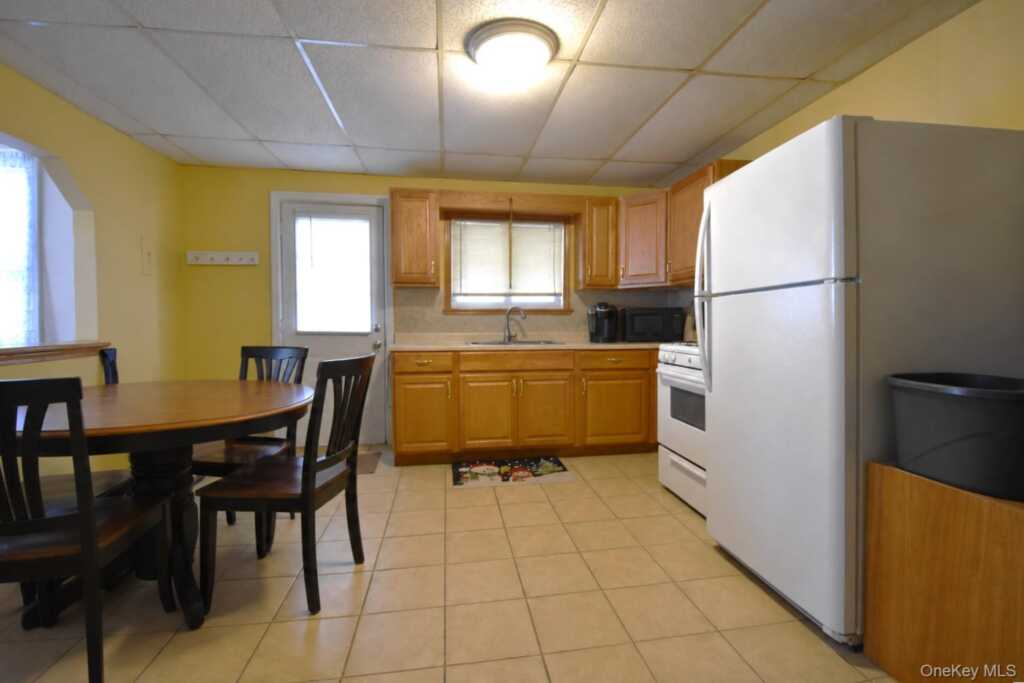 180 Foxhall Avenue, Kingston, NY 12401 - Photo 4 of 18