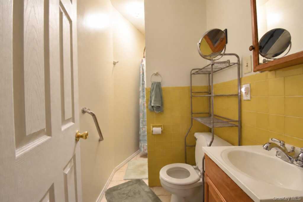 180 Foxhall Avenue, Kingston, NY 12401 - Photo 8 of 18