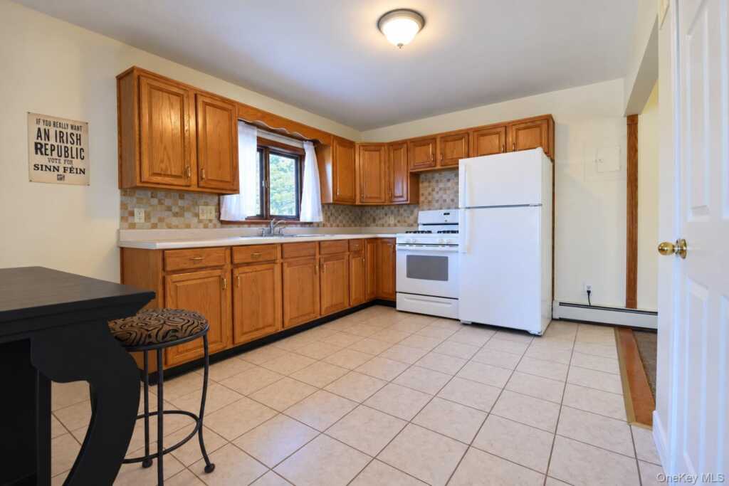 180 Foxhall Avenue, Kingston, NY 12401 - Photo 9 of 18