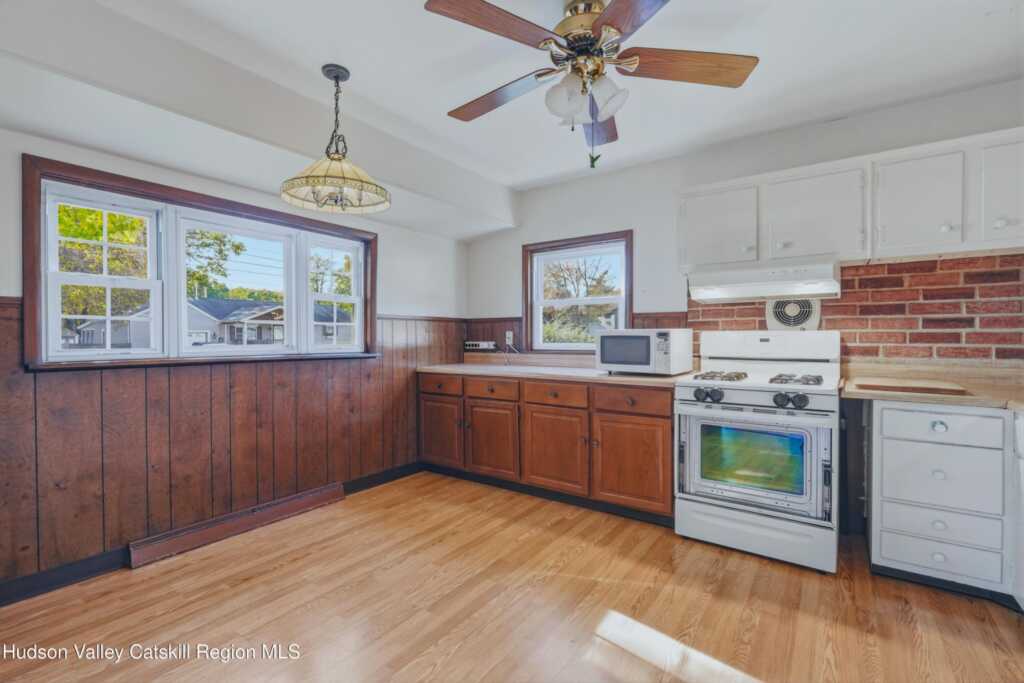 12 Edgewood Drive, Saugerties, NY 12477 - Photo 4 of 22