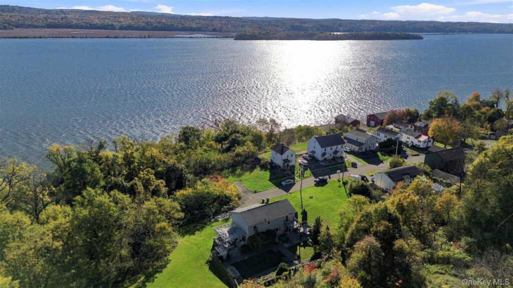 118 Hudson Street, Saugerties, NY 12432 - Photo 3 of 45
