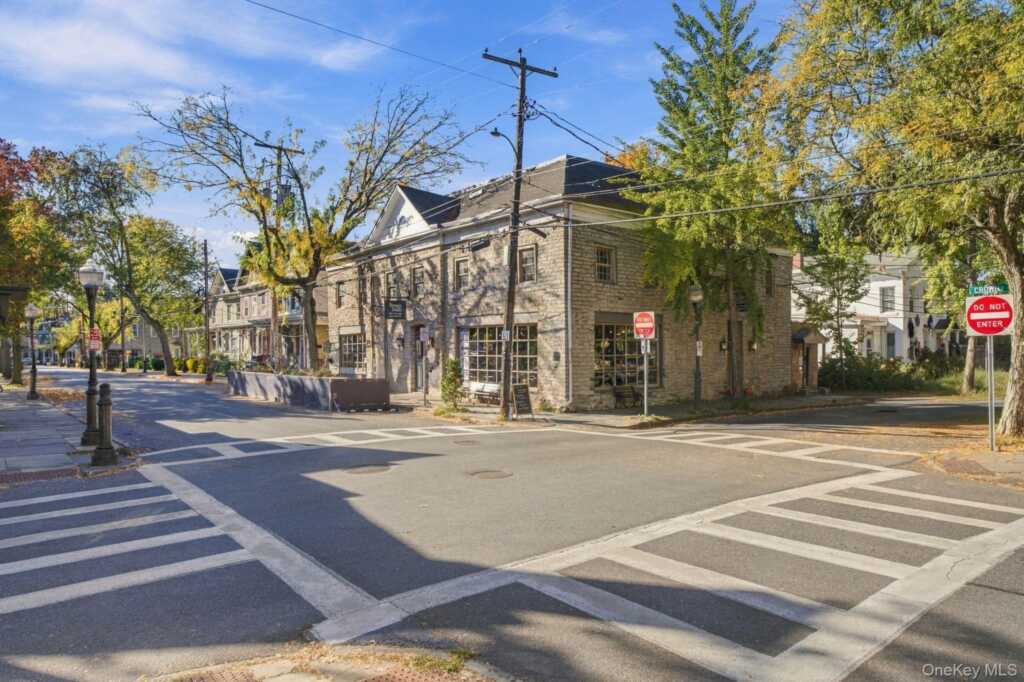 82 John Street, Kingston, NY 12401 - Photo 4 of 50